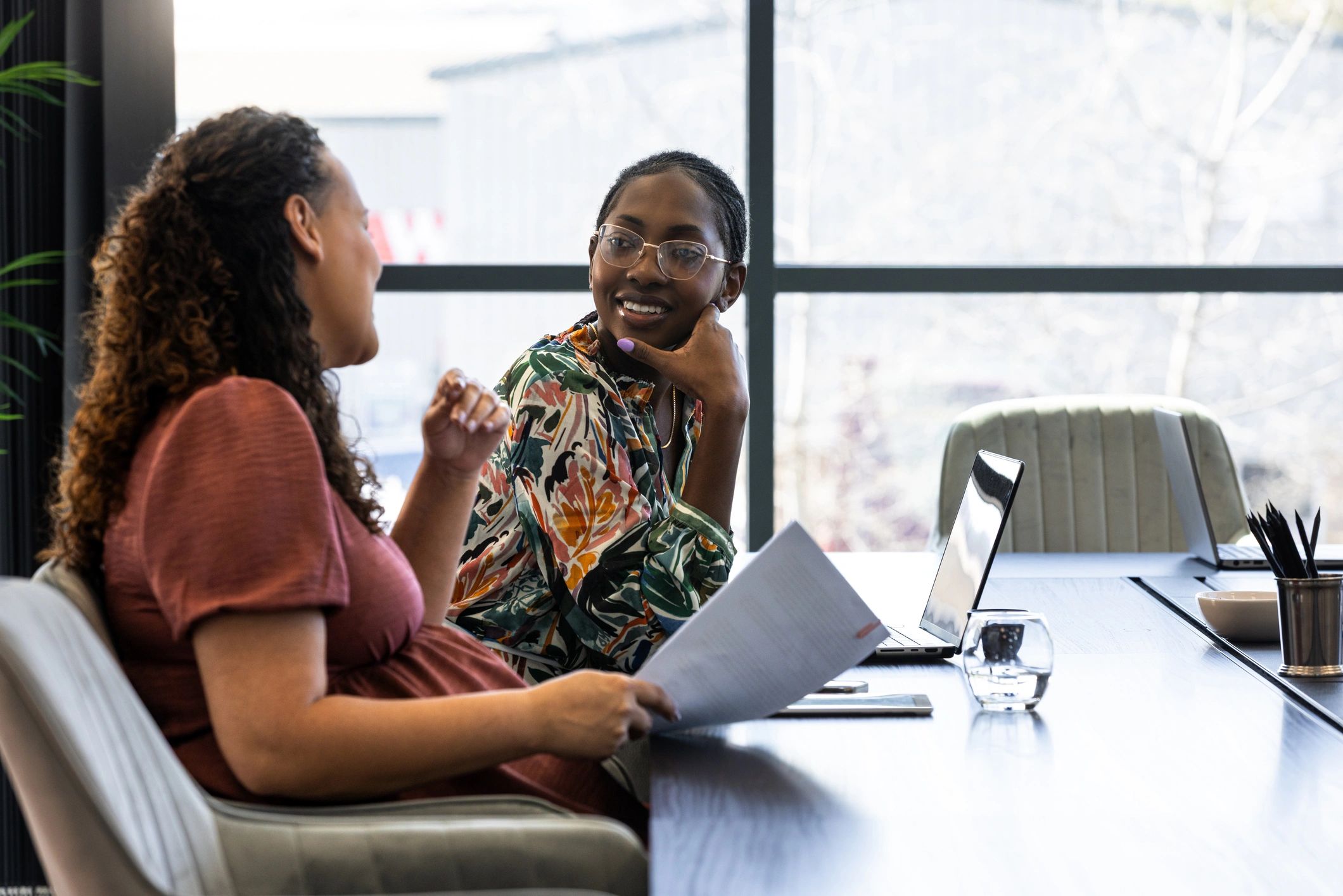 Business colleagues collaborating during a technology support meeting
